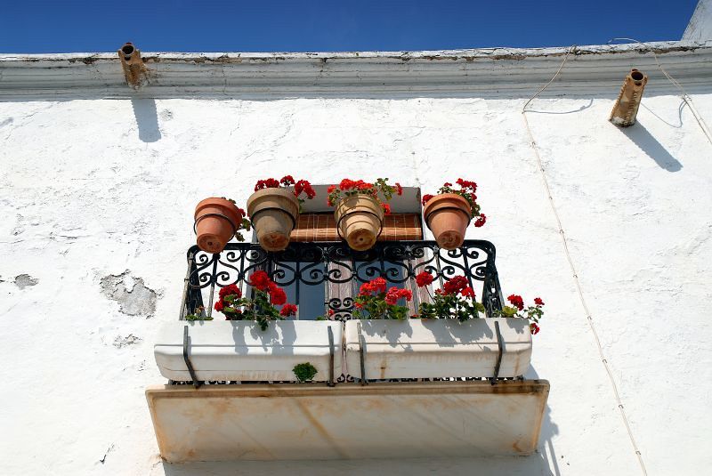 Fachada típica de Mojácar, un encantador pueblo en Almería.