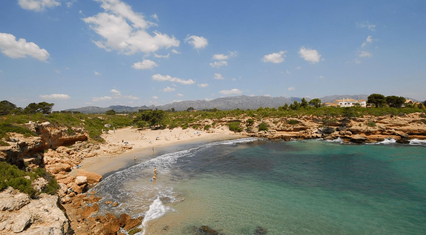 Cala Forn, una cala tranquila y escondida en la Costa Daurada, ideal para una escapada.
