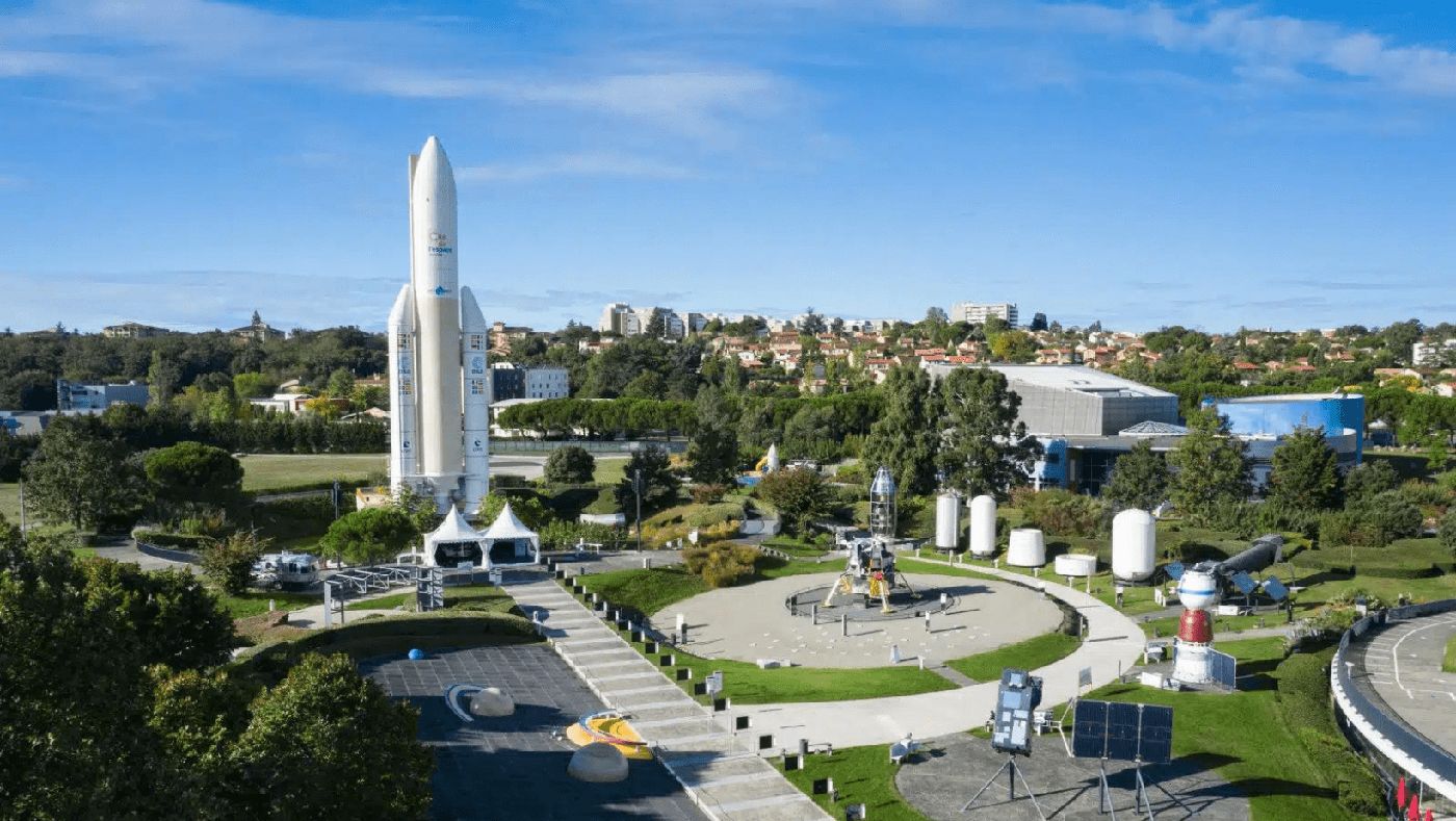 La Cité de l'Espace de Toulouse, con parking para autocaravanas a 5 km del centro.