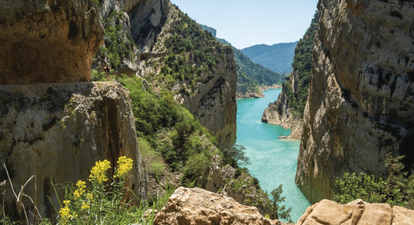 Impresionante paisaje del Congost de Montrebei con sus desfiladeros y aguas turquesas.