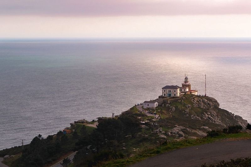 Impresionante paisaje en Cabo Finisterre, uno de los destinos más emblemáticos de Galicia.