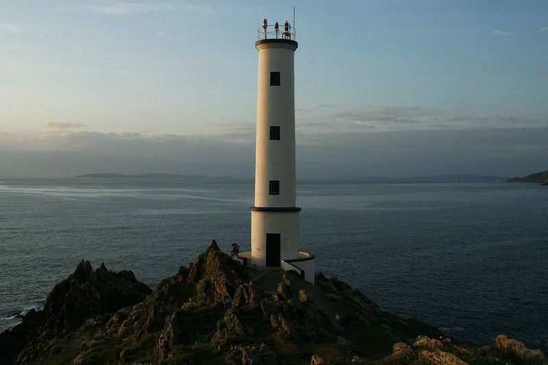Faro de Cabo Home en Galicia, un punto clave en tu ruta por la costa gallega en furgoneta.