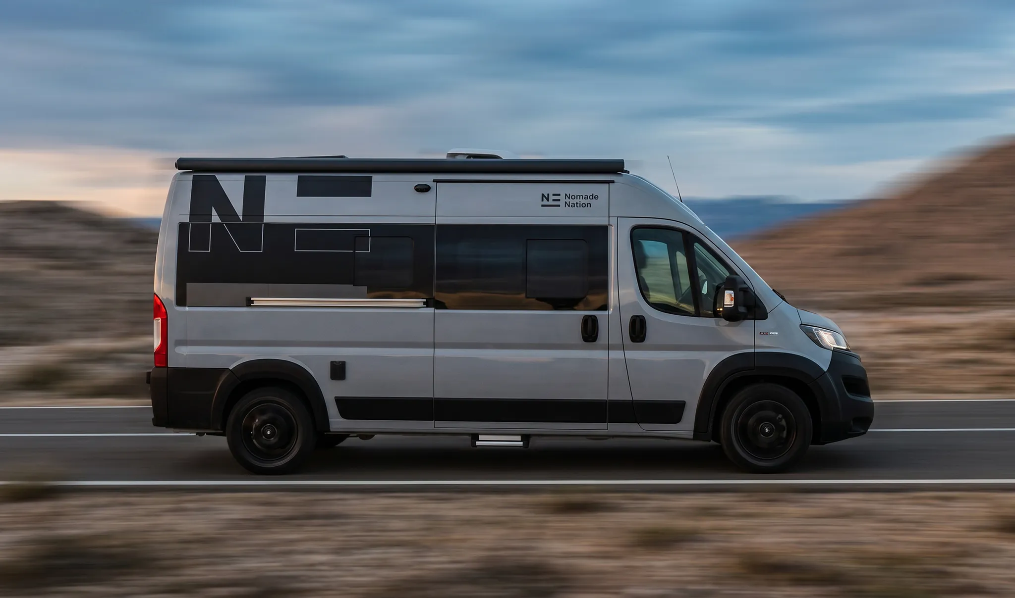 Camper Space auf einer Bergstraße